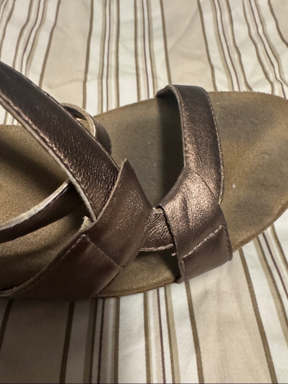 Aerosoles Bronze Women’s Strappy Wedge Sandals - size 7 1/2 - Picture 5 of 8